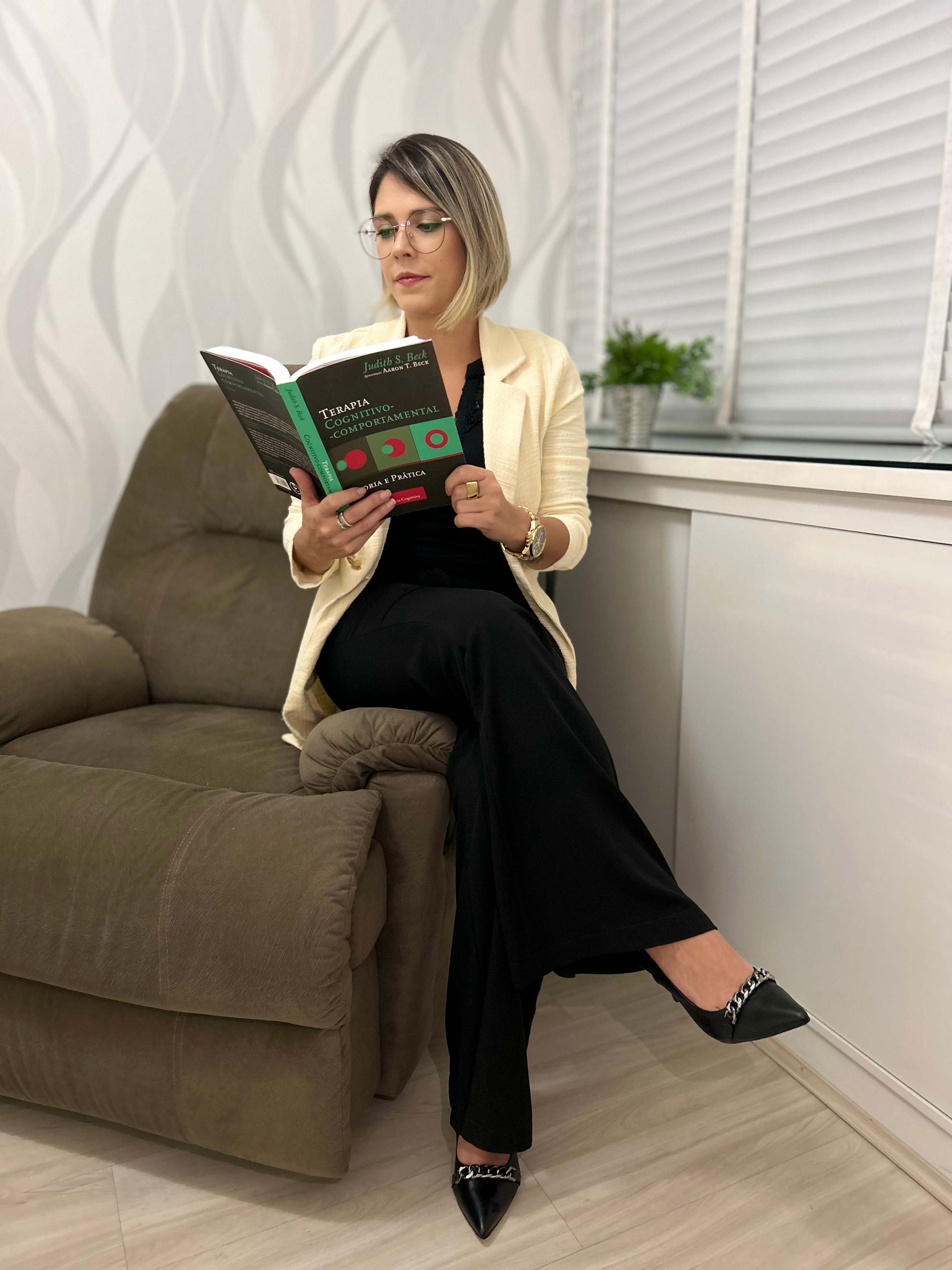 Dra. Bruna Lavalle - Sobre a profissional
